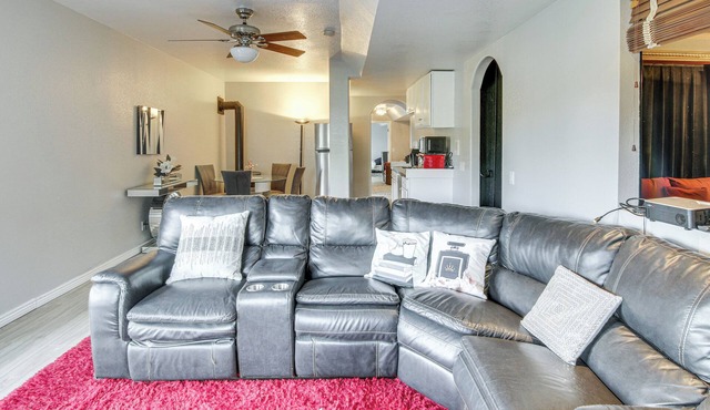 4 Mi to Broadmoor! Apt w/Movie Theater & Mtn View