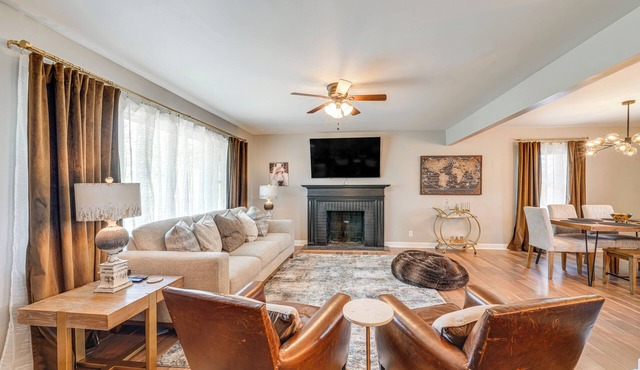 4 Mi to Churchill Downs: Updated Retreat w/Deck!