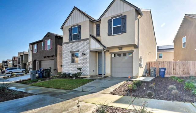 4 Mi to City Center: Family-Friendly Retreat!