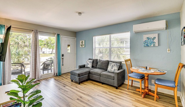 4 Mi to Daytona Boardwalk & Beaches: Cute Cottage