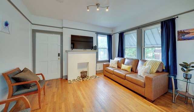 4 Mi to Downtown! Cozy Bungalow in San Antonio