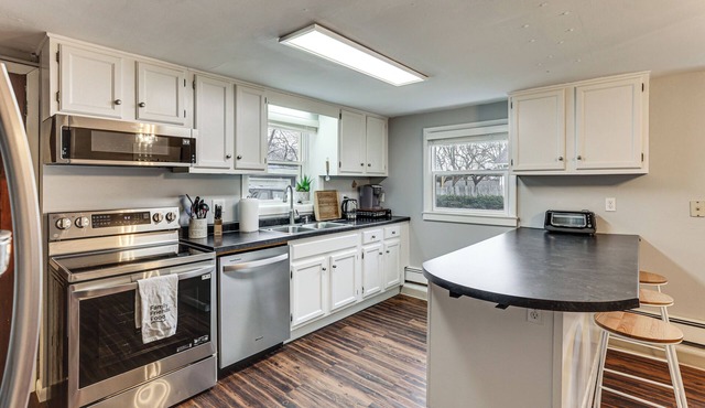 4 Mi to Downtown: Madison Getaway w/EV Charger!