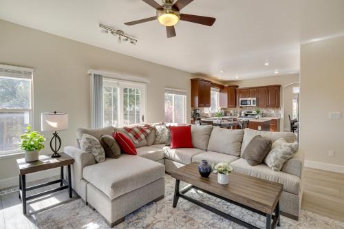 4 Mi to Downtown Reno: Family Retreat w/Fireplace
