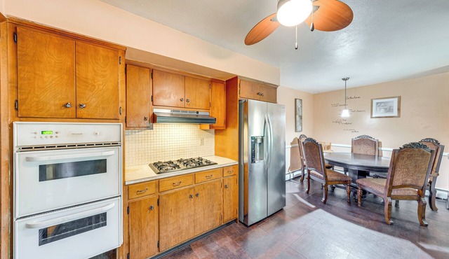 4 Mi to Downtown Rockford - Spacious Home!