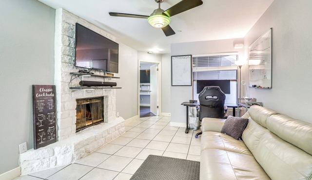 4 Mi to Dtwn Austin: WFH-Friendly Gem, Pool Access