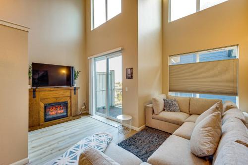 4 Mi to Dtwn, Commuter-Friendly Apt in Tacoma