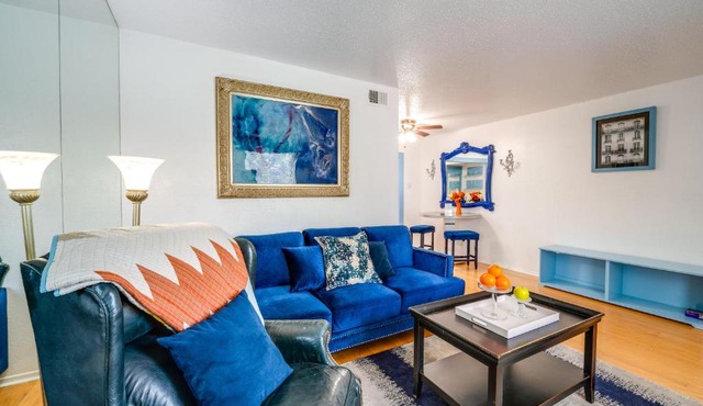4 Mi to Dtwn Dallas! Walkable Condo with Pool Access