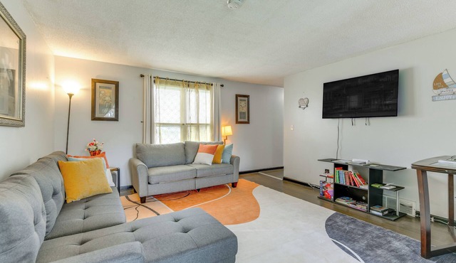 4 Mi to Dtwn: Family Home in Buffalo