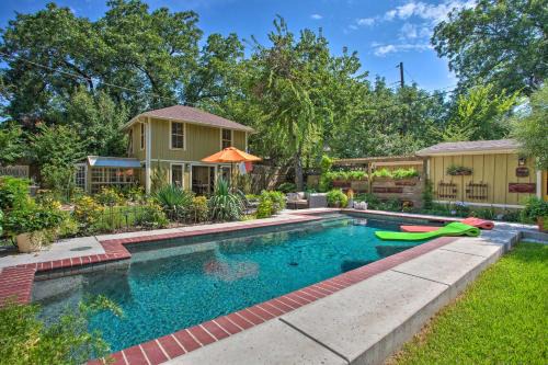 4 Mi to Dtwn! Fort Worth Cottage with Shared Pool