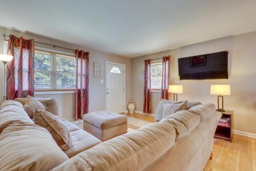 4 Mi to Dtwn: Home w/Fenced Yard in Portsmouth!