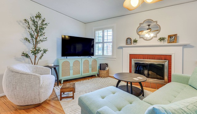 4 Mi to Dtwn Jacksonville: Chic Home w/Porch!