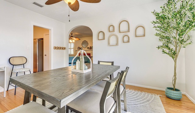 4 Mi to Dtwn Jacksonville: Chic Home w/Porch!