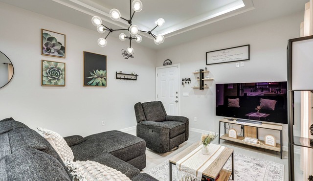 4 Mi to Dtwn: Modern Apartment in Edinburg!