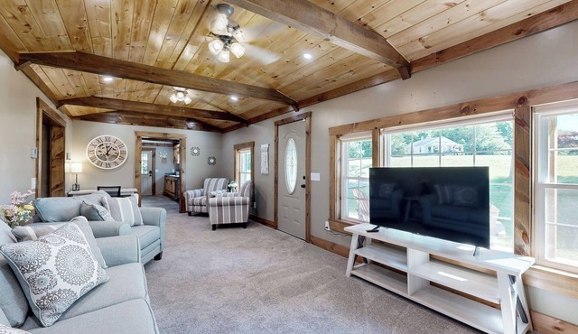 4 Mi to Dtwn Morganton! Family Retreat w/Patio