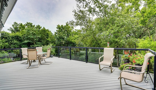 4 Mi to Dtwn: Ohio River Valley Home w/Deck!