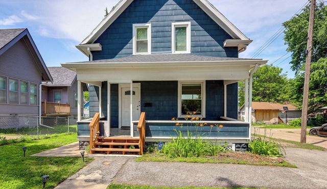 4 Mi to Dtwn Omaha: Spacious Home w/Fenced Yard!