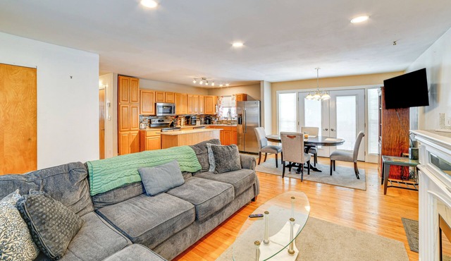 4 Mi to Dtwn: Pet-Friendly Home in Utica