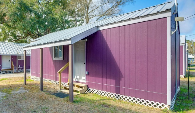 4 Mi to Dtwn Picayune! Piney Woods Tiny Home