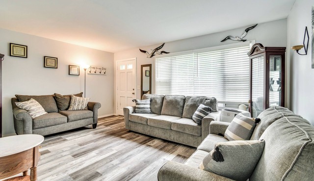 4 Mi to Dtwn Rochester: Charming Apt w/Patio!