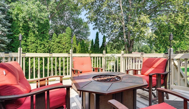 4 Mi to Dtwn: White Bear Lake Home w/Large Yard