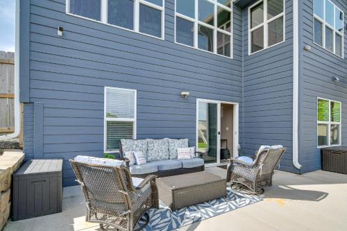 4 Mi to Easter Lake Park! Inviting Rental w/Patio
