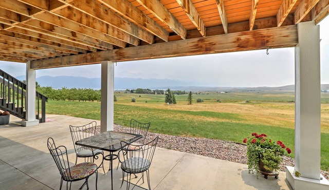 4 Mi to Flathead Lake! Charming Mtn Escape