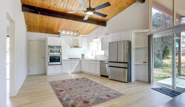 4 Mi to Folsom Lake: Modern Home w/Patio!