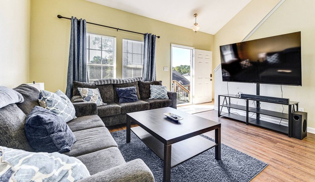 4 Mi to FSU: Pet-Friendly Townhome