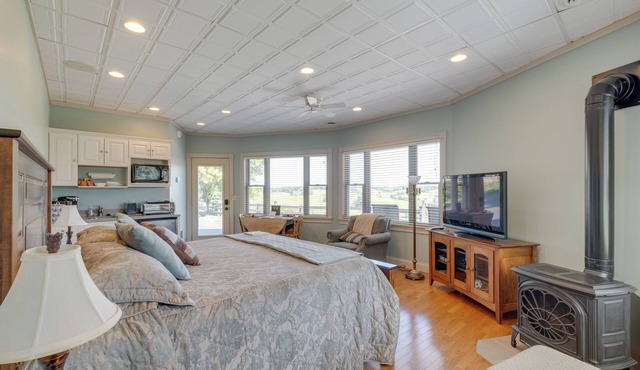 4 Mi to German Village: Studio w/Hot Tub!