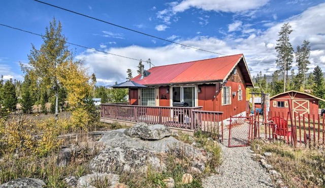 4 Mi to Grand Lake Mtn-View Cabin with Fire Pit!