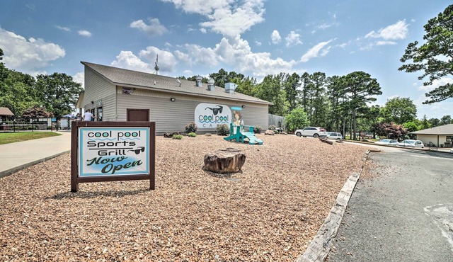 4 Mi to Greers Ferry Lake: Condo w/Deck & Balcony