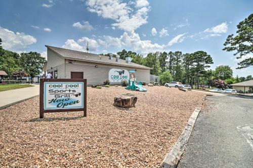 4 Mi to Greers Ferry Lake: Condo w/Deck & Balcony