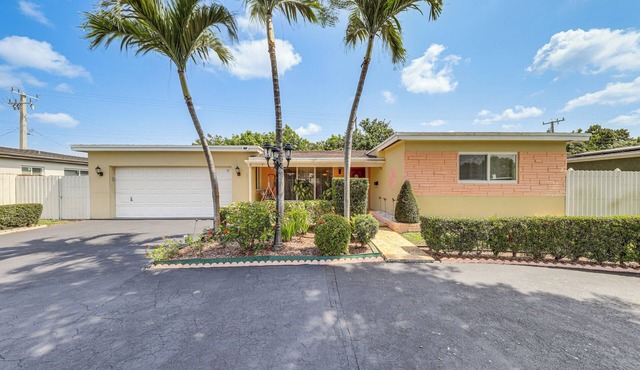 < 4 Mi to Hard Rock Stadium: Miramar Home w/BBQ!