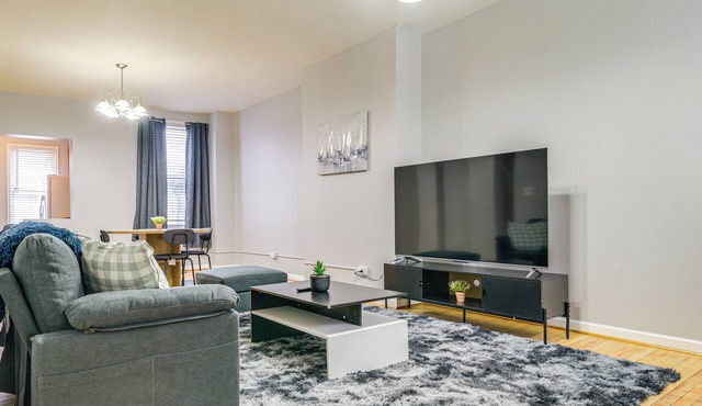 4 Mi to Inner Harbor & JHU: Baltimore Townhome!