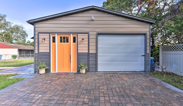 4 Mi to JAX! Quiet, Pet-Friendly Northside Studio