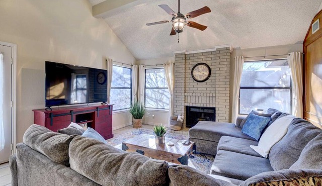 4 Mi to Joe Pool Lake Home in Grand Prairie