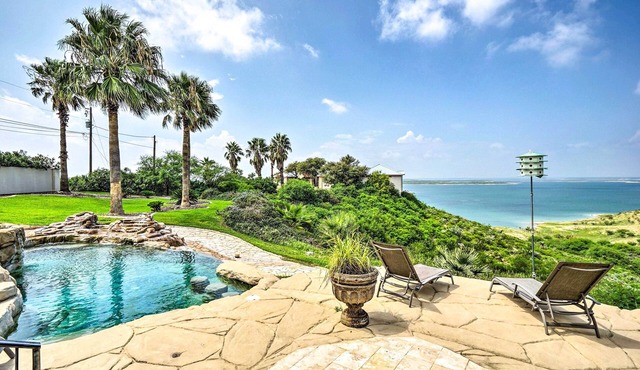 4 Mi to Lake Amistad Access: Luxury Hilltop Escape