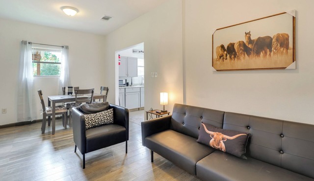 4 Mi to Lake Bastrop: Pet-Friendly Apartment!