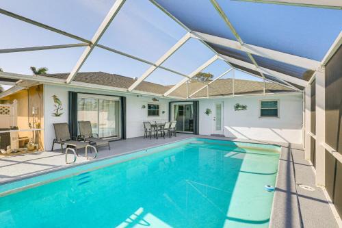 4 Mi to Lakes Park: Family Home in Fort Myers!