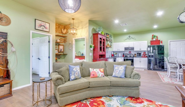 4 Mi to Lazy E Arena: Horse Lover's Haven w/Grill