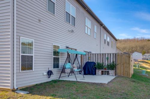 4 Mi to Lee University Peaceful Townhome with Patio