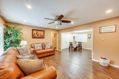 4 Mi to Little Rock River Market! Family Getaway