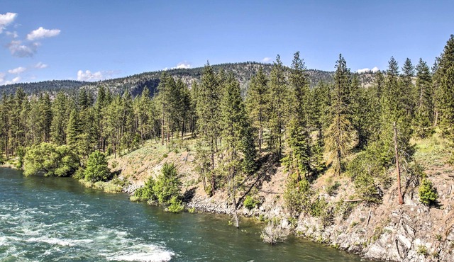 4 Mi to Long Lake Access: Spacious Vista Retreat