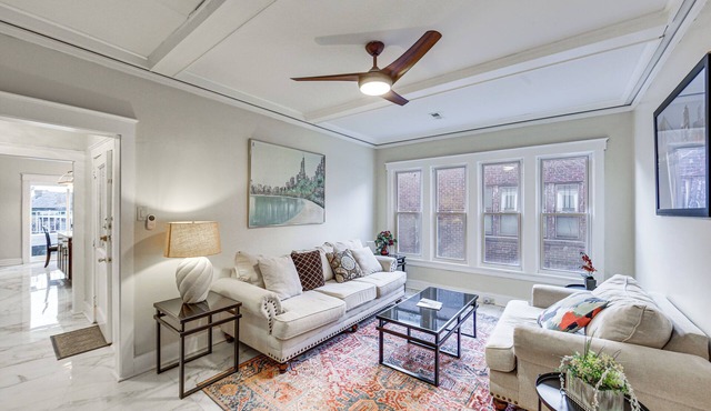 4 Mi to Market Square: Bright Apt w/Balconies