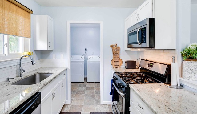 4 Mi to Michigan Stadium: Cozy Home w/Fire Pit!