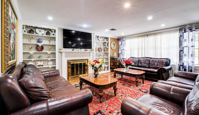4 Mi to Nat'l Harbor: Spacious Gem in Maryland!