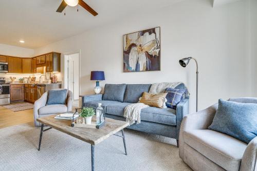 4 Mi to National Sports Center: Apt in Blaine