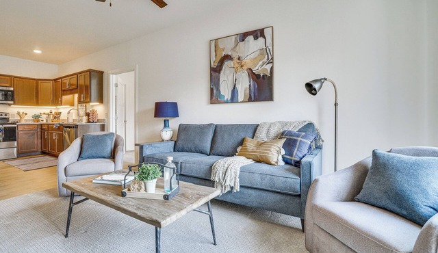 4 Mi to National Sports Center: Apt in Blaine