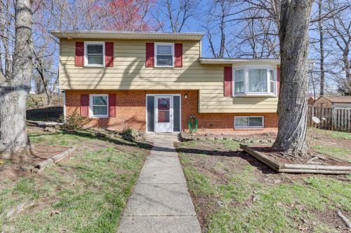 4 Mi to Northwest Stadium Inviting Home!