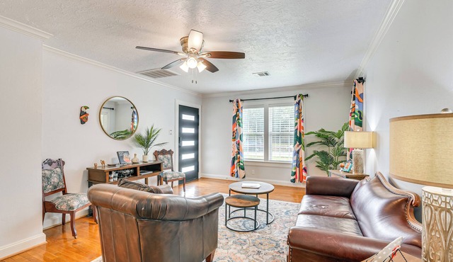 4 Mi to NRG Park: Convenient Stay, In-Home Laundry